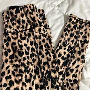 Like new Victoria secret knockout leggings. Full length